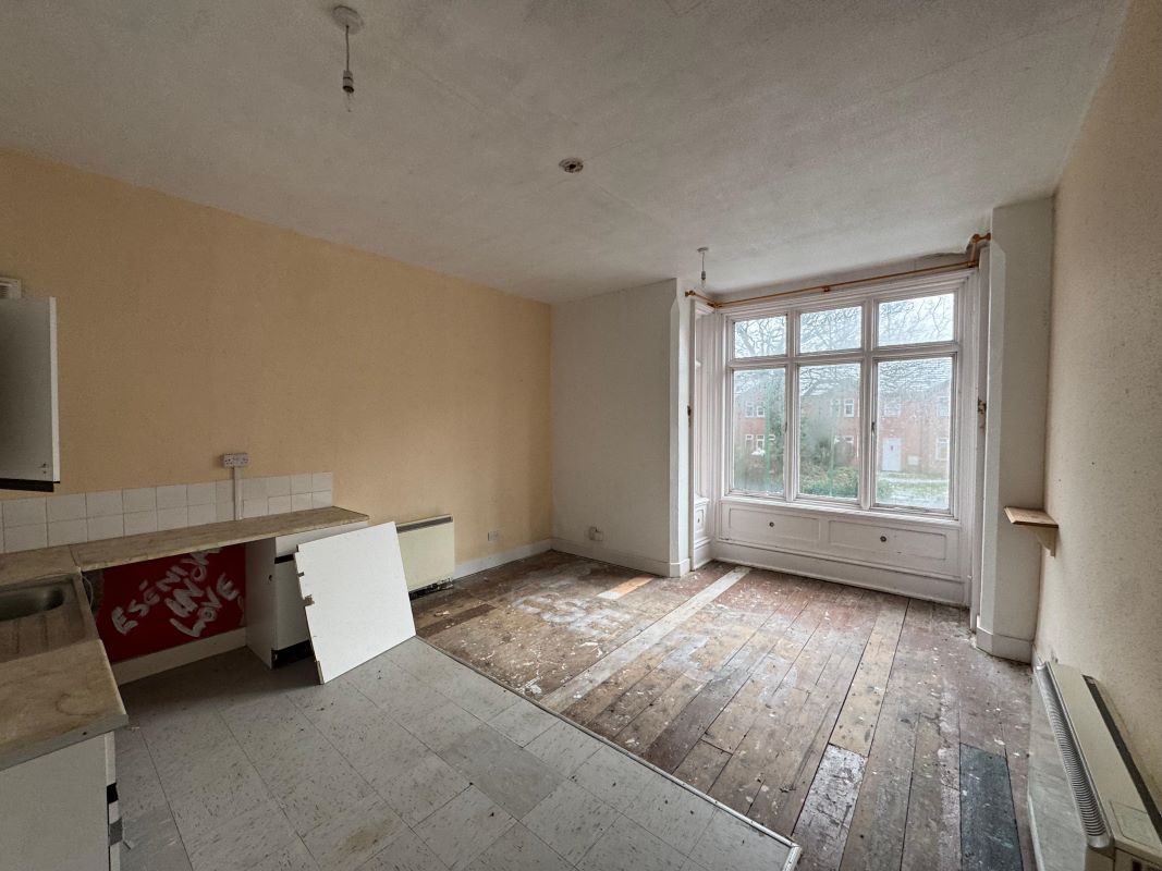 42 Forest Road West, Nottingham, NG7 4EQ