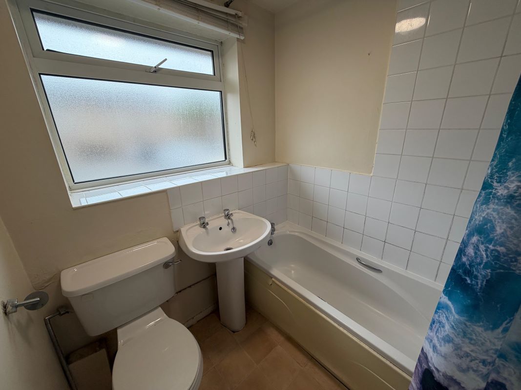 65 Bramble Drive, Nottingham, NG3 6NL
