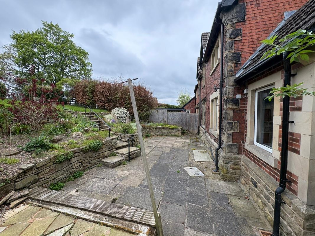 18 Tivy Dale, Cawthorne, Barnsley, South Yorkshire, S75 4EH