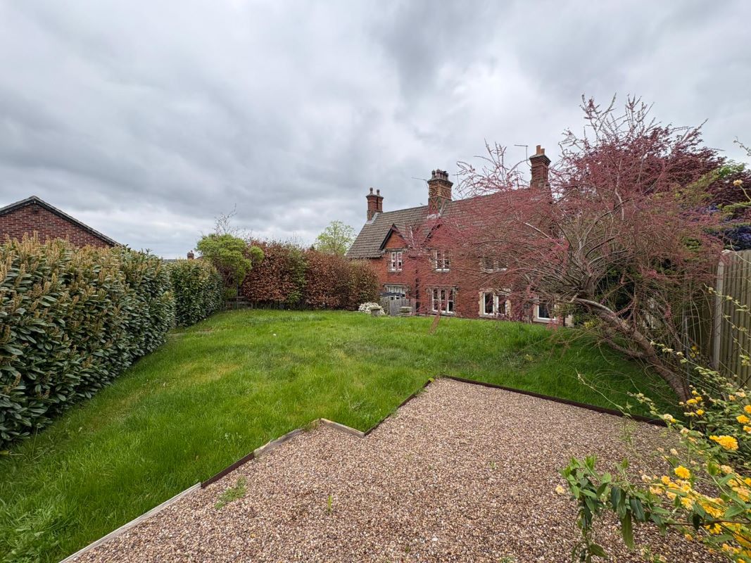 18 Tivy Dale, Cawthorne, Barnsley, South Yorkshire, S75 4EH