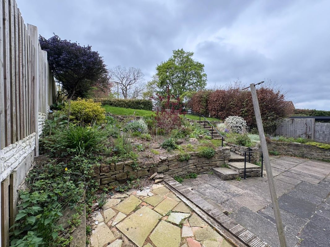 18 Tivy Dale, Cawthorne, Barnsley, South Yorkshire, S75 4EH