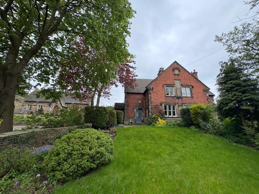 18 Tivy Dale, Cawthorne, Barnsley, South Yorkshire, S75 4EH