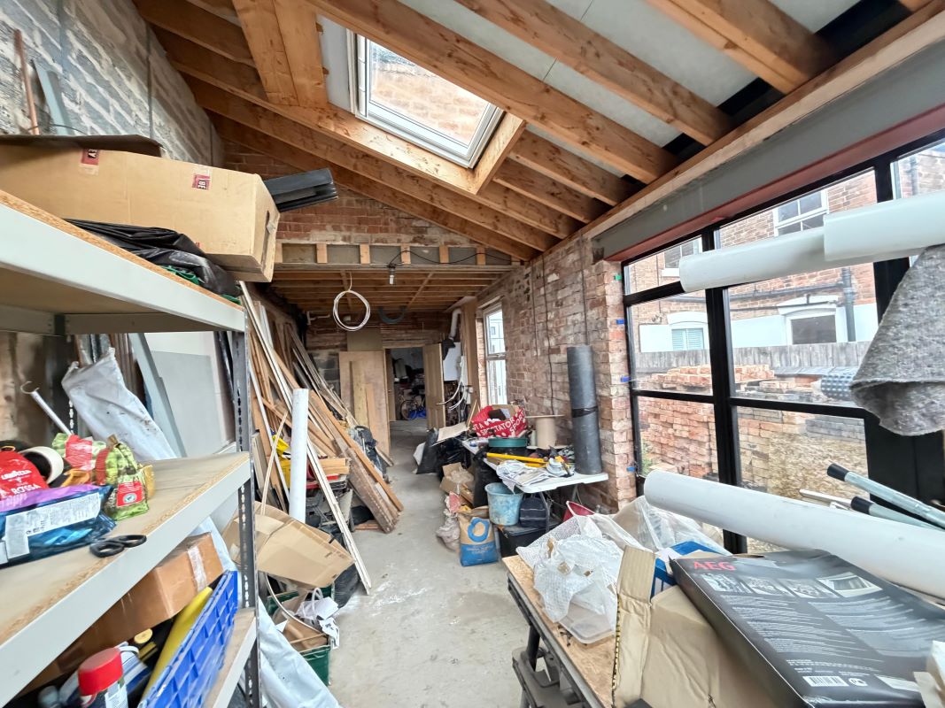 48 Burton Road, Carlton, Nottingham, NG4 3DH