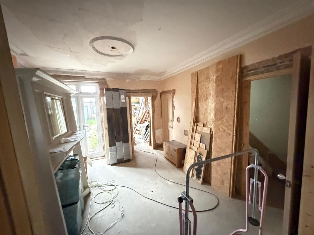 48 Burton Road, Carlton, Nottingham, NG4 3DH