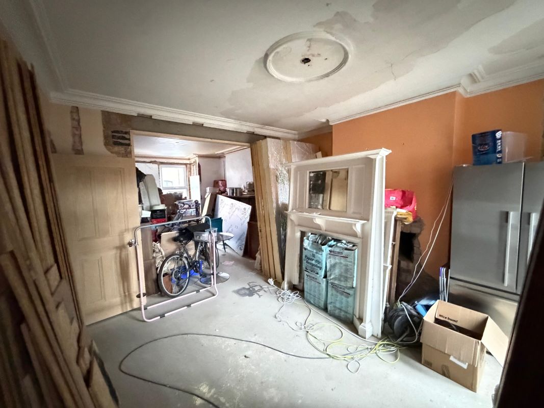 48 Burton Road, Carlton, Nottingham, NG4 3DH