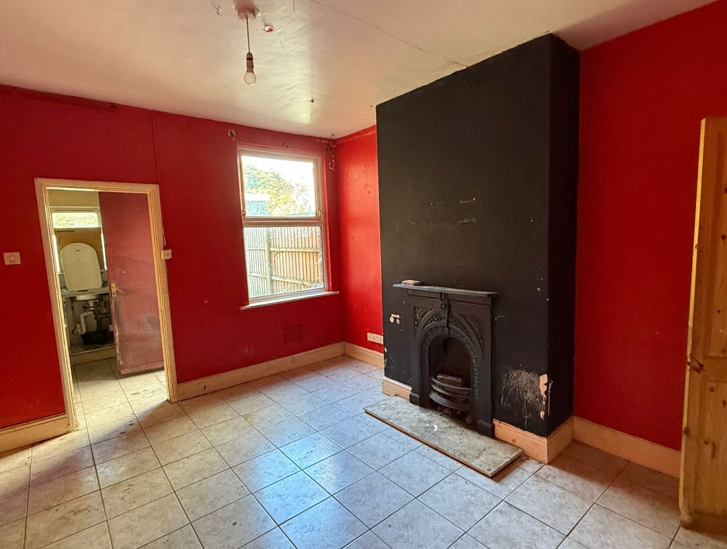 11A Albany Road, Nottingham, NG7 7LX