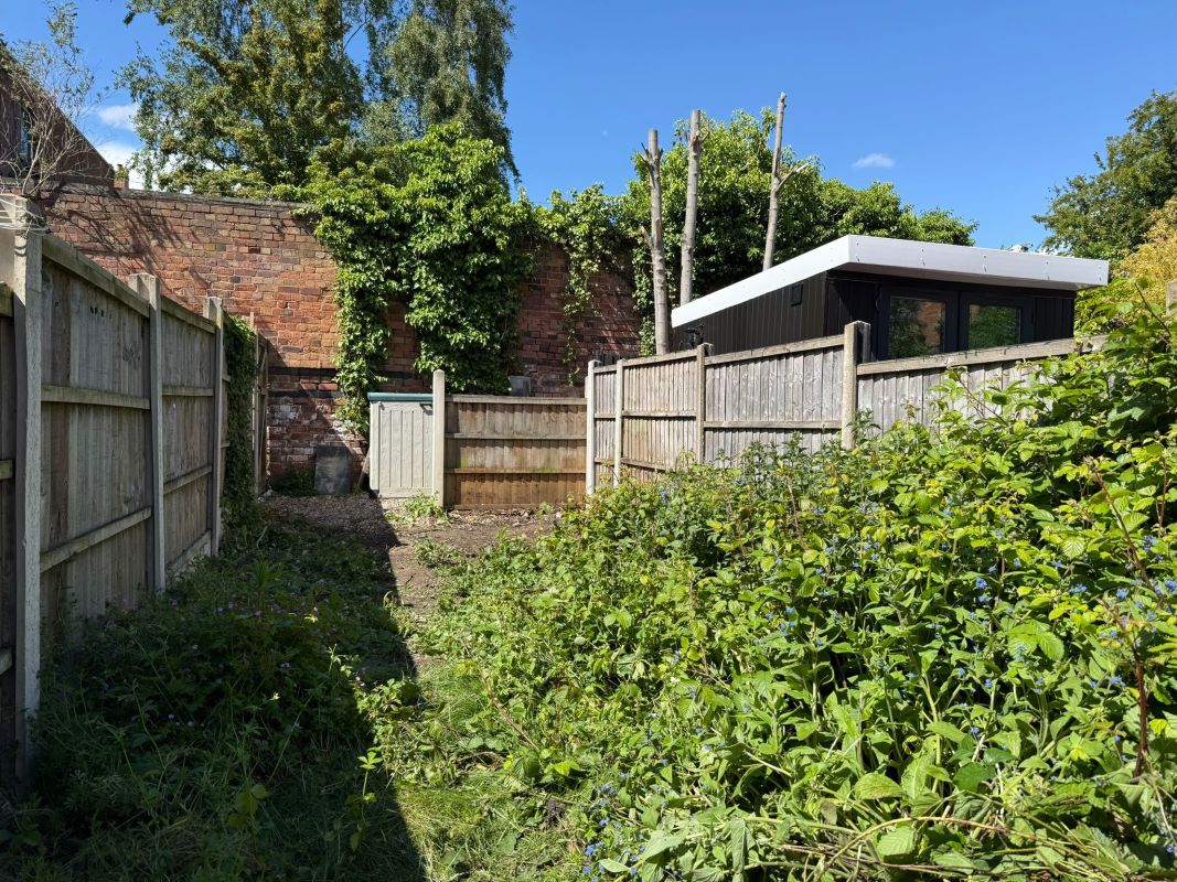 11A Albany Road, Nottingham, NG7 7LX