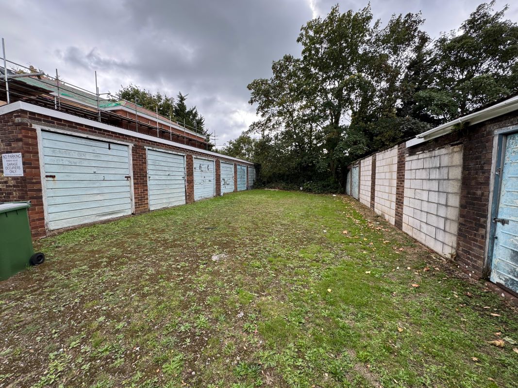 14 Lock-up Garages Robere House, Radstock Road, Southampton, City of Southampton, SO19 2QW