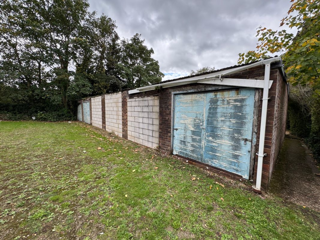 14 Lock-up Garages Robere House, Radstock Road, Southampton, City of Southampton, SO19 2QW