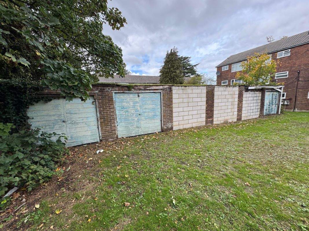 14 Lock-up Garages Robere House, Radstock Road, Southampton, City of Southampton, SO19 2QW
