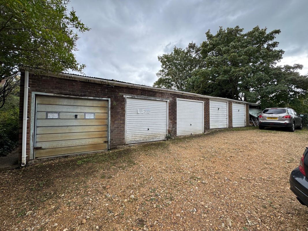 14 Lock-up Garages Robere House, Radstock Road, Southampton, City of Southampton, SO19 2QW