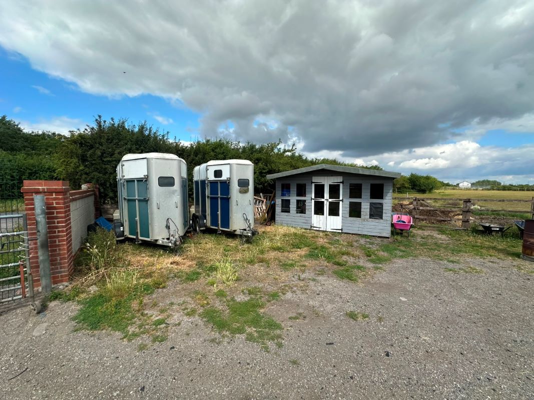 5 Acres of Land off Newark Road, Hawton, NG24 3RN