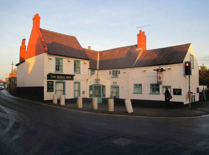 Royal Oak, 44 High Street, Collingham, Nottinghamshire, NG23 7LB