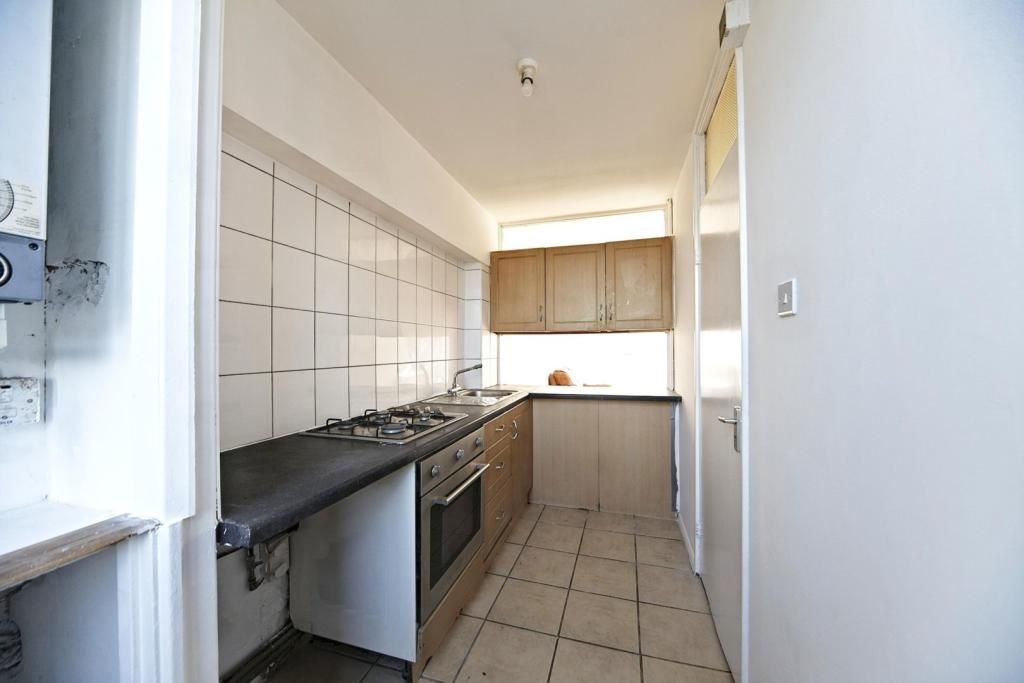 LONDON, SW17 8ED - Online Auctions