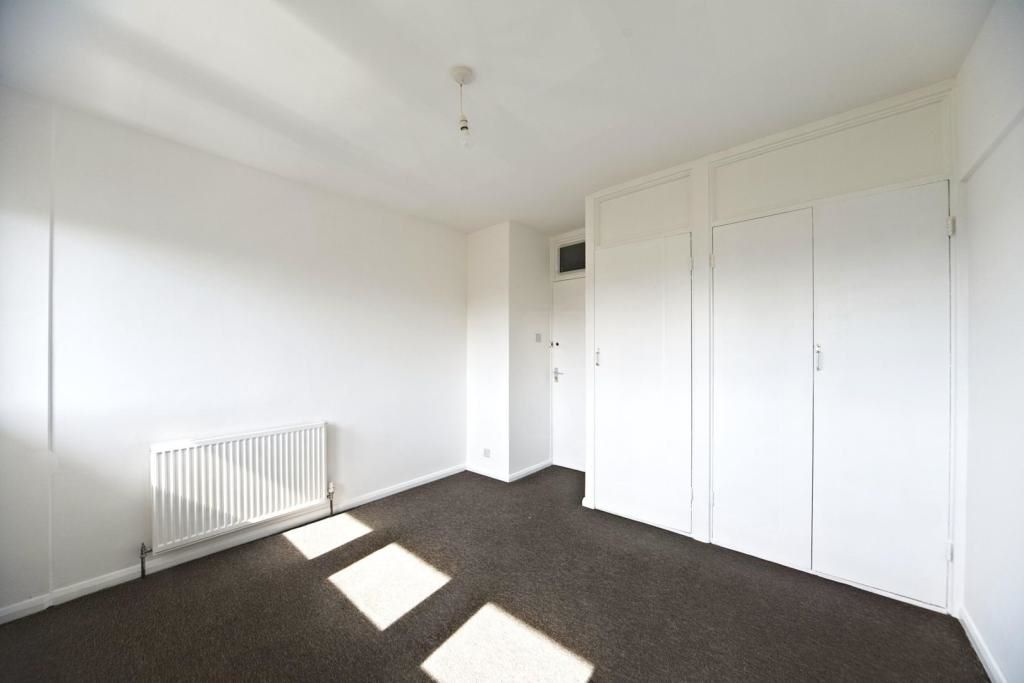 LONDON, SW17 8ED - Online Auctions