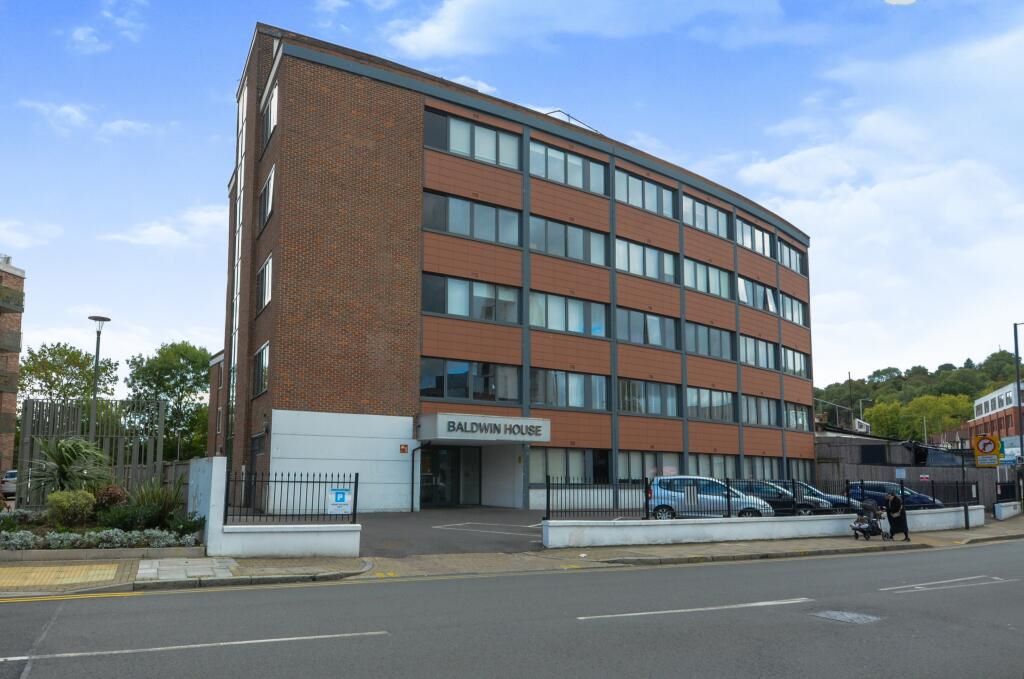 Flat 30/Baldwin House 2 Gayton Road, Harrow, Middlesex, HA1 2XE