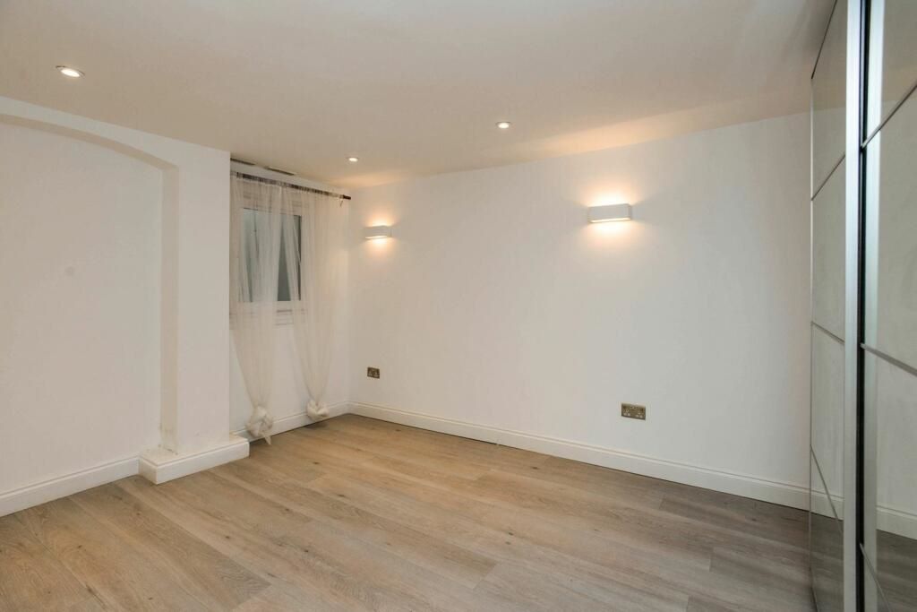 42e Bird In Bush Road, LONDON, Southwark, SE15 6RW