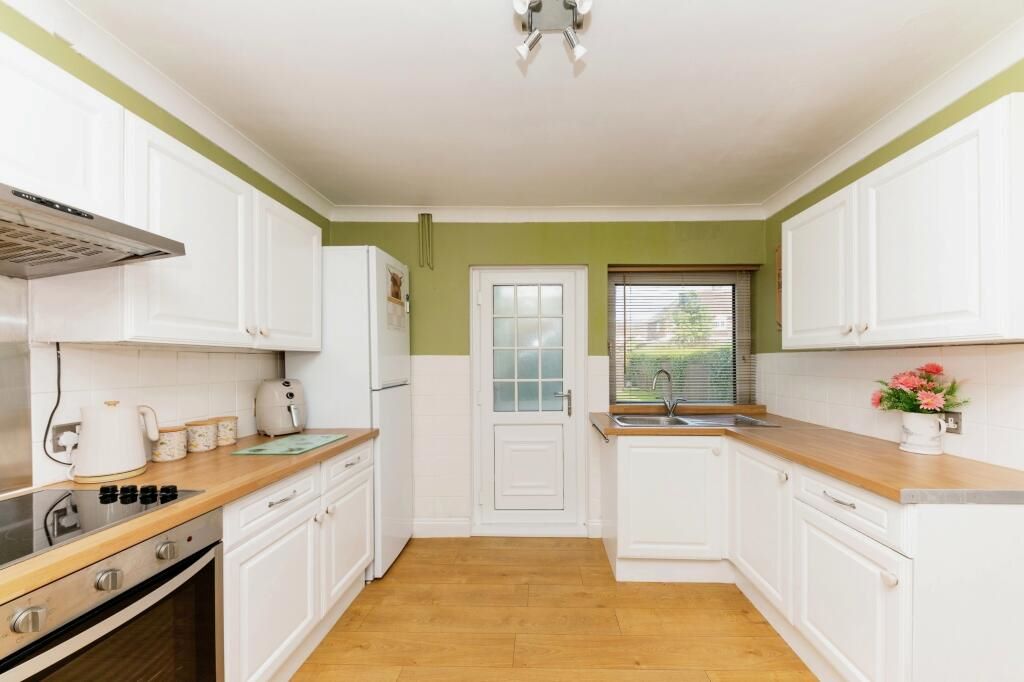 27 Lady Frances Crescent, Cleethorpes, South Humberside, DN35 9JX