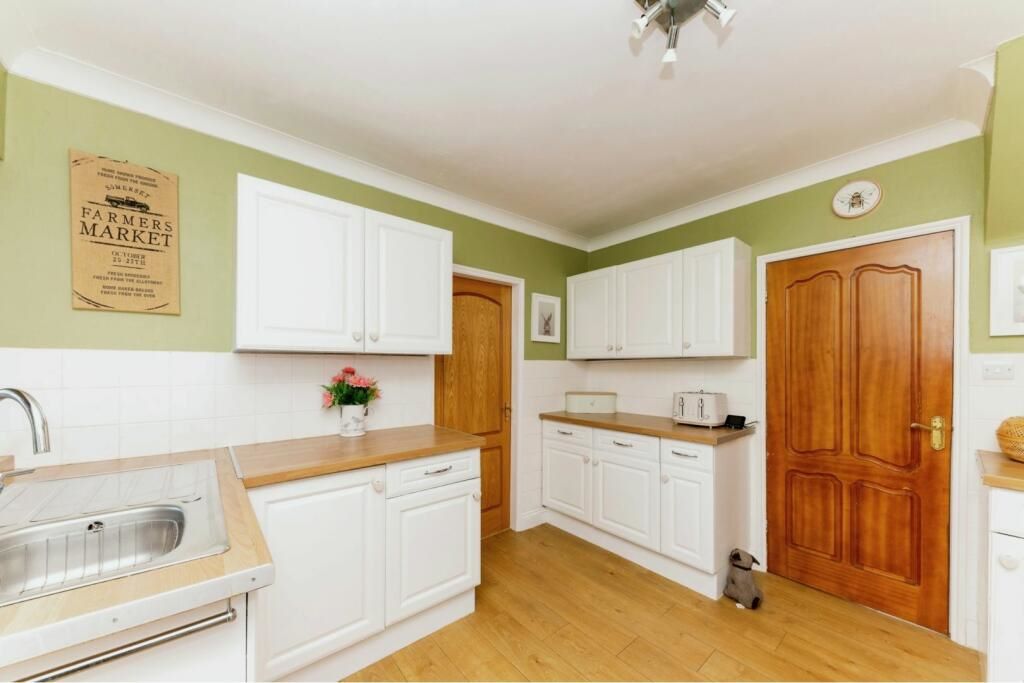 27 Lady Frances Crescent, Cleethorpes, South Humberside, DN35 9JX