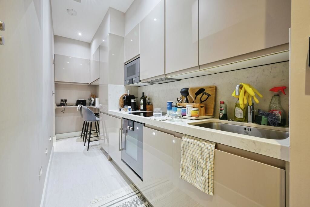 8 Maida Vale, London, W9 1TH