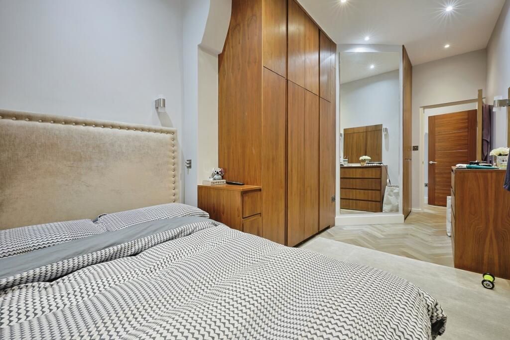 8 Maida Vale, London, W9 1TH