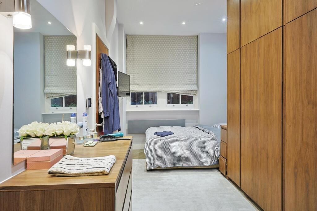 8 Maida Vale, London, W9 1TH