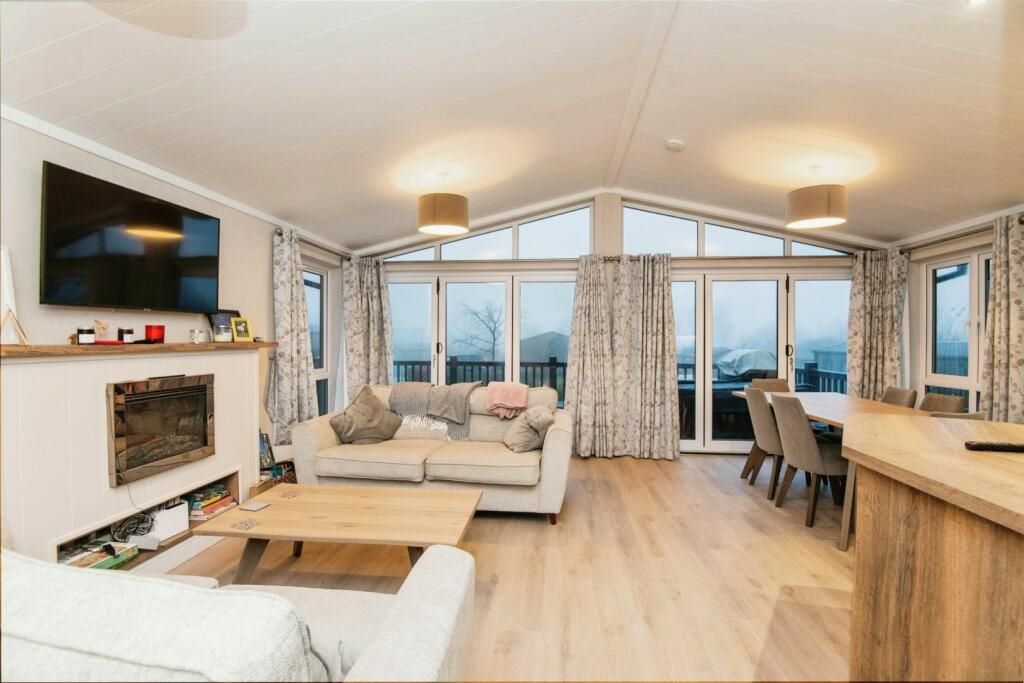 Lodge 115, Hawkchurch Resort & Spa Hawkchurch, Axminster, Devon, EX13 5UL