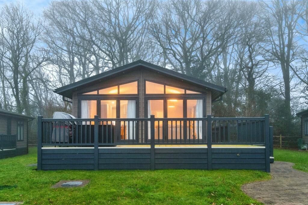 Lodge 115, Hawkchurch Resort & Spa Hawkchurch, Axminster, Devon, EX13 5UL