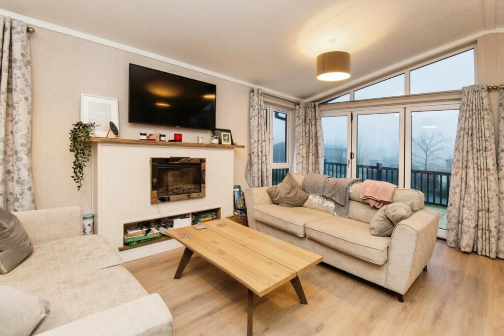 Lodge 115, Hawkchurch Resort & Spa Hawkchurch, Axminster, Devon, EX13 5UL