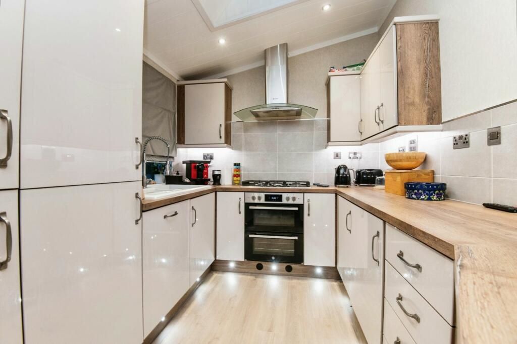 Lodge 115, Hawkchurch Resort & Spa Hawkchurch, Axminster, Devon, EX13 5UL