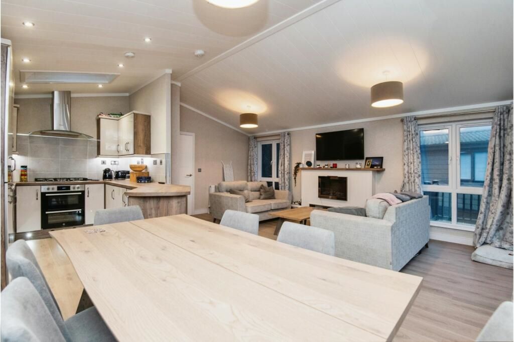 Lodge 115, Hawkchurch Resort & Spa Hawkchurch, Axminster, Devon, EX13 5UL