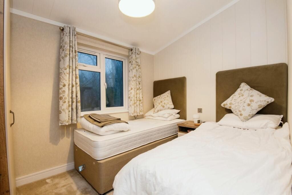 Lodge 115, Hawkchurch Resort & Spa Hawkchurch, Axminster, Devon, EX13 5UL