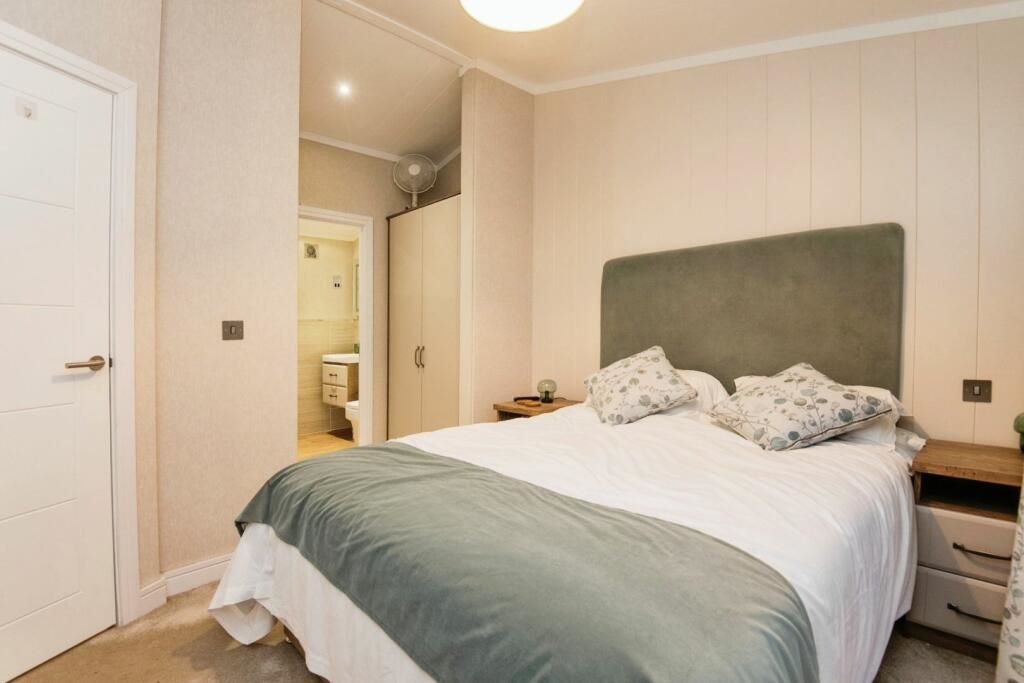 Lodge 115, Hawkchurch Resort & Spa Hawkchurch, Axminster, Devon, EX13 5UL