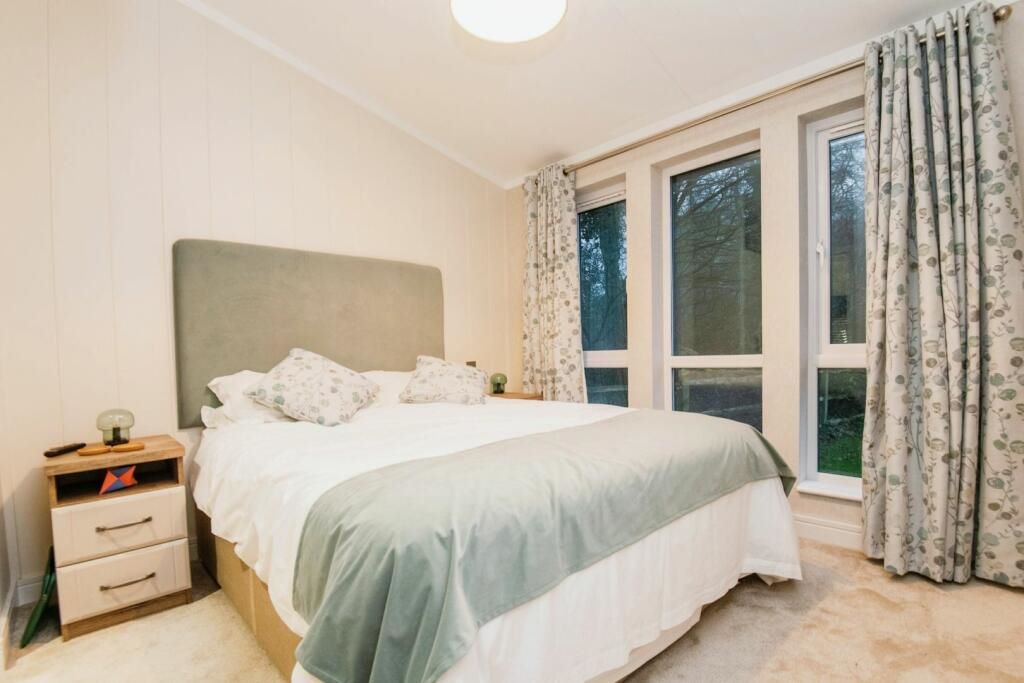 Lodge 115, Hawkchurch Resort & Spa Hawkchurch, Axminster, Devon, EX13 5UL