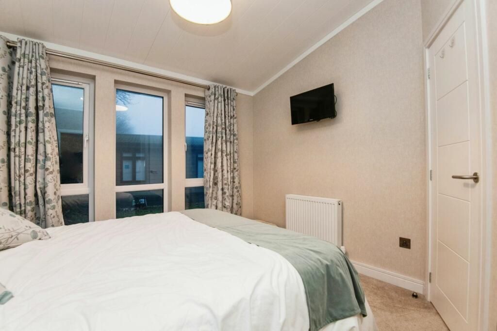 Lodge 115, Hawkchurch Resort & Spa Hawkchurch, Axminster, Devon, EX13 5UL