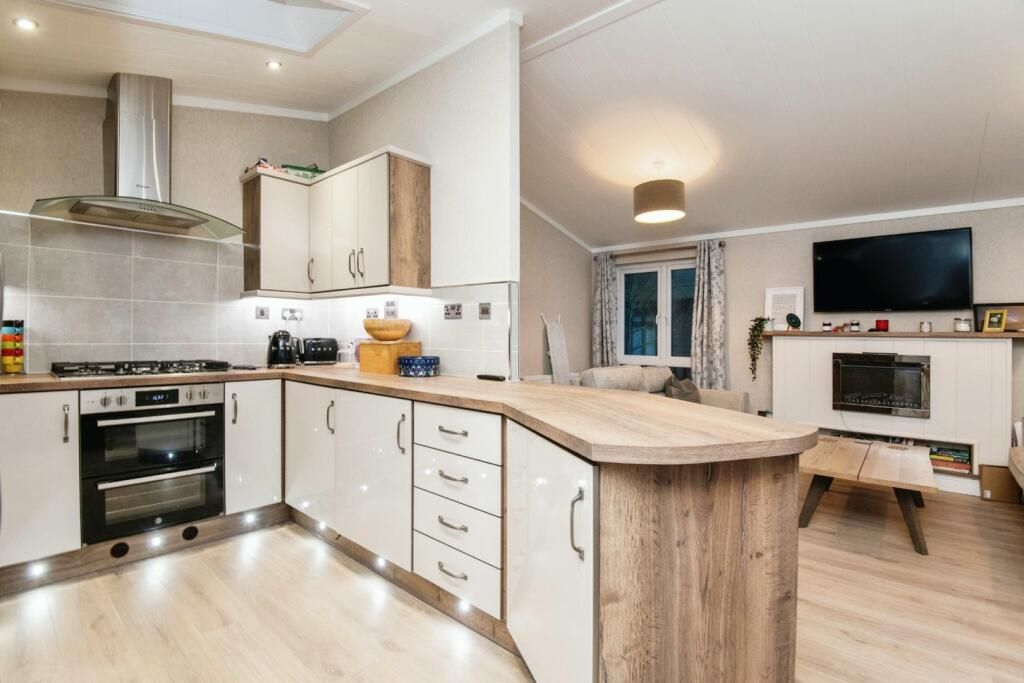 Lodge 115, Hawkchurch Resort & Spa Hawkchurch, Axminster, Devon, EX13 5UL