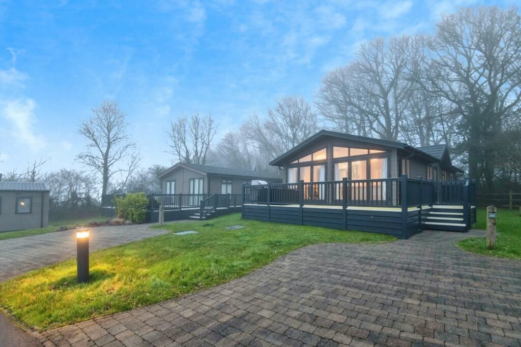 Lodge 115, Hawkchurch Resort & Spa Hawkchurch, Axminster, Devon, EX13 5UL