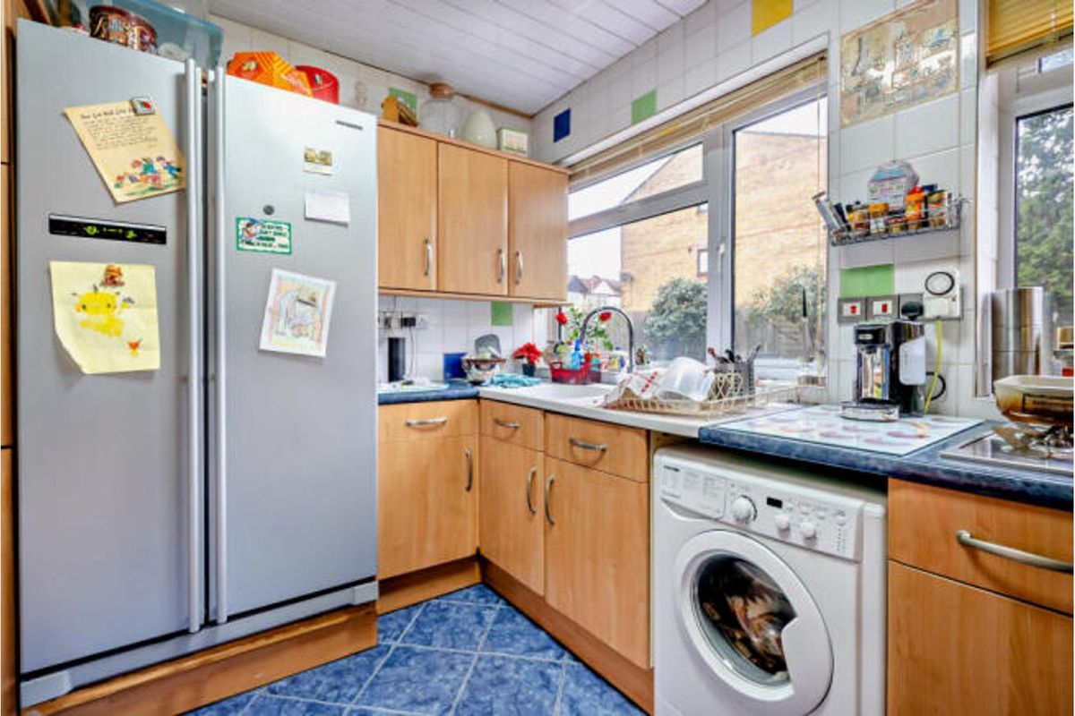 London, N9 9DT - Online Auctions