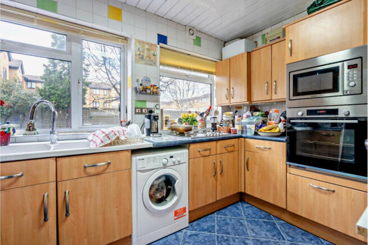 London, N9 9DT - Online Auctions