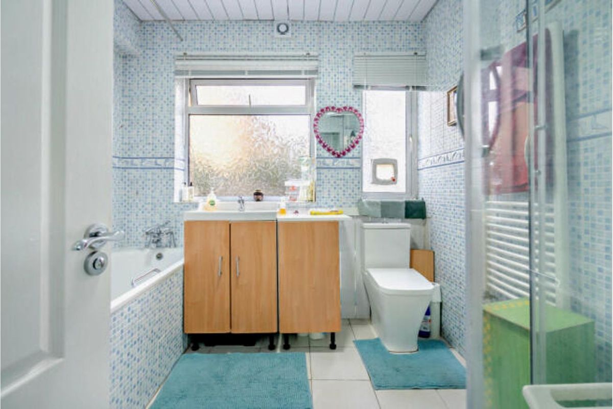 London, N9 9DT - Online Auctions