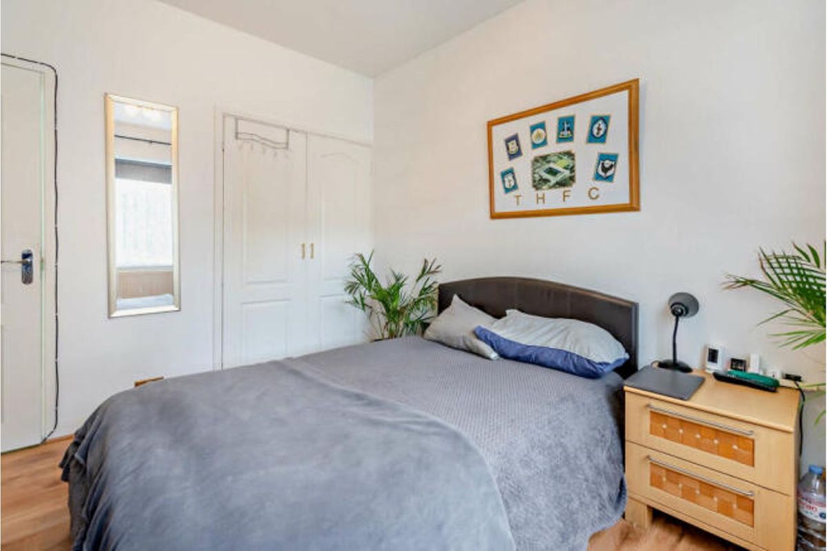 London, N9 9DT - Online Auctions