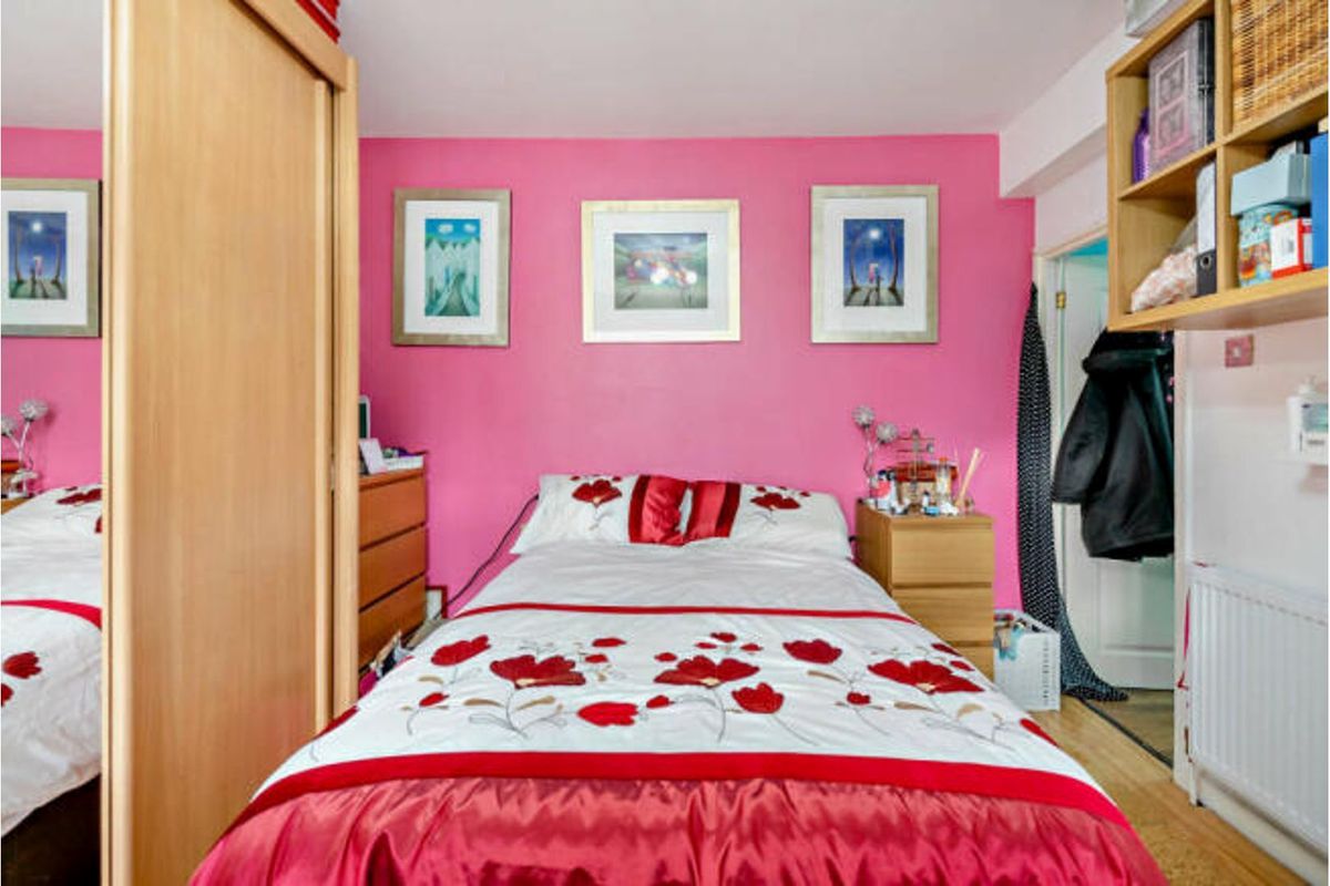 London, N9 9DT - Online Auctions