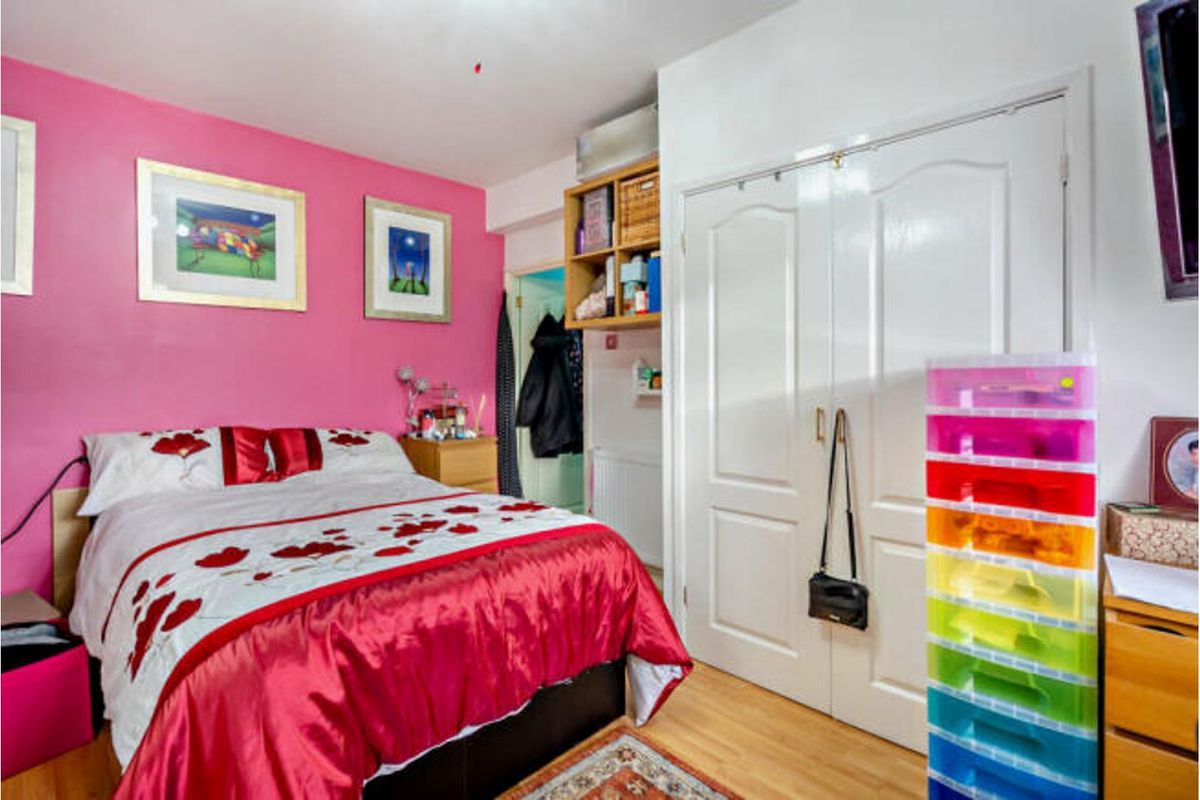 London, N9 9DT - Online Auctions