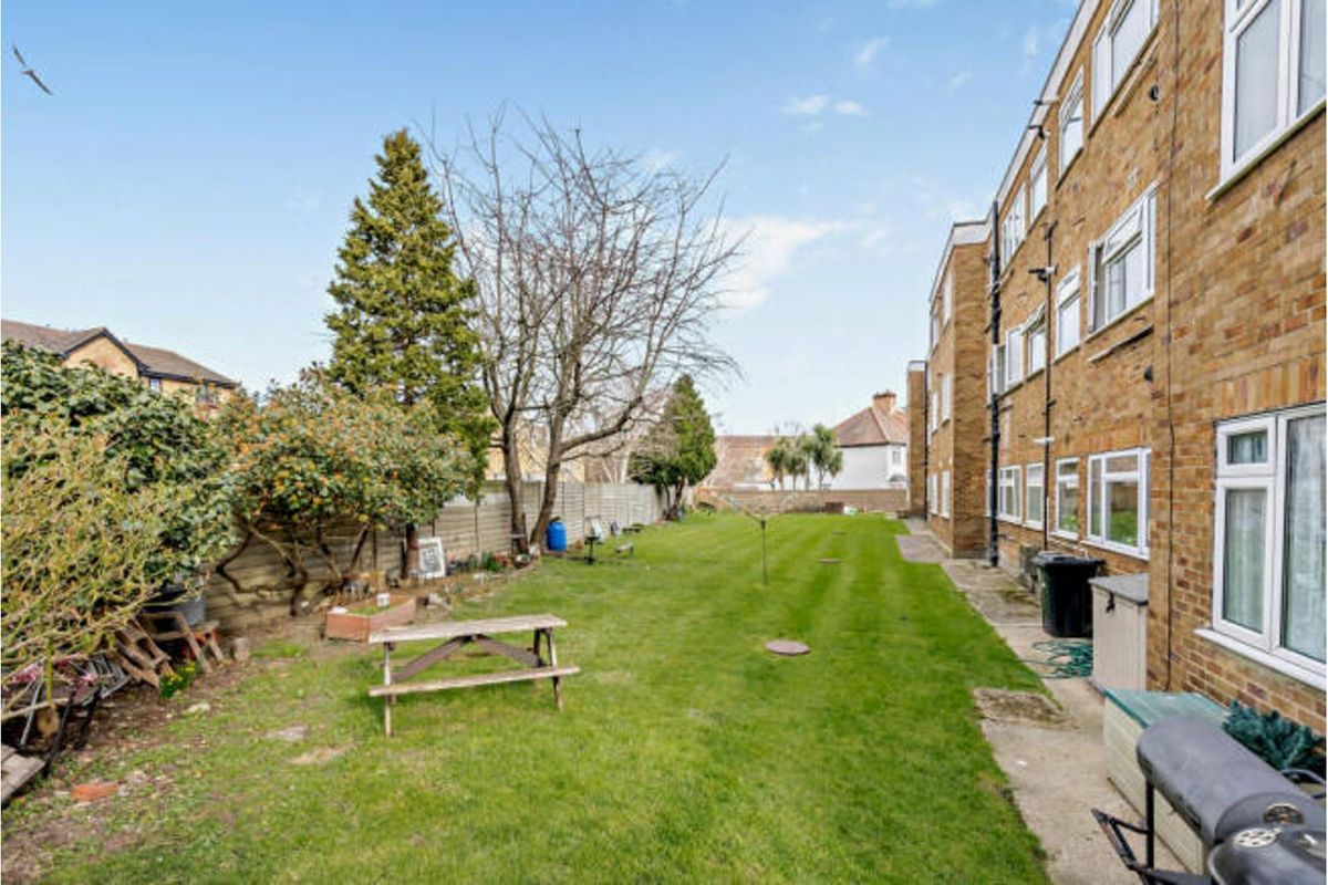 London, N9 9DT - Online Auctions