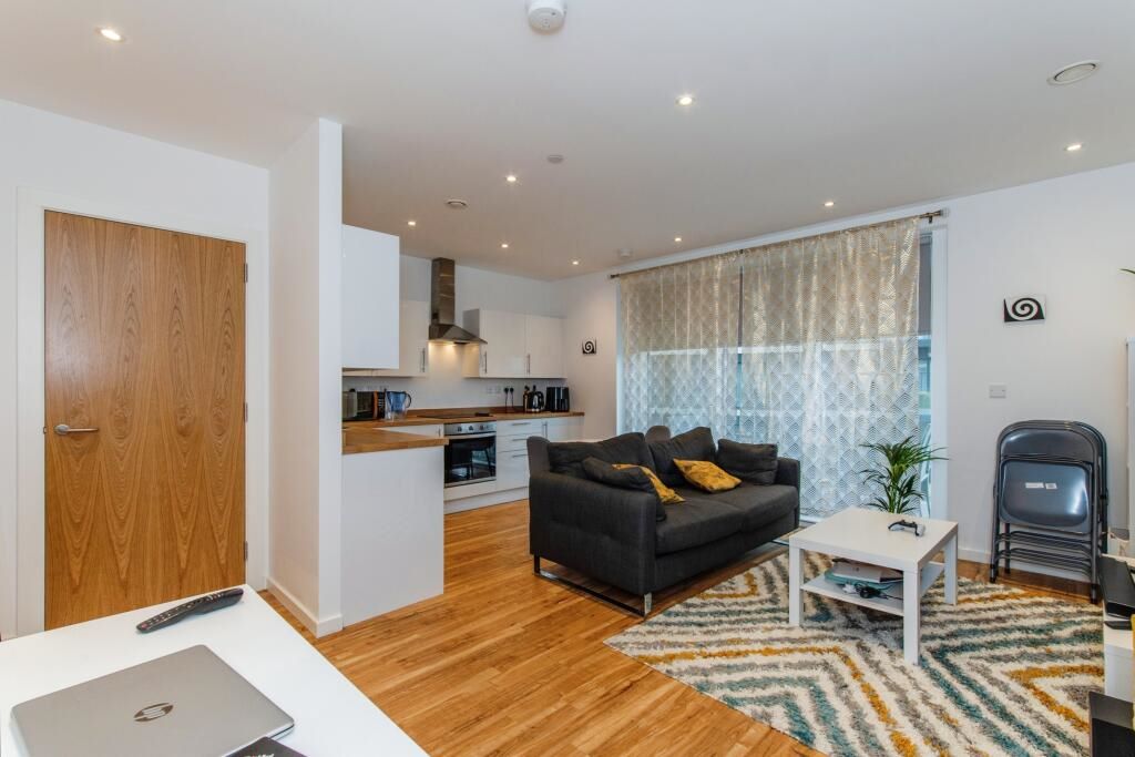 Flat 19 South House, Gillingham Gate Road, Chatham, Kent, ME4 4RS