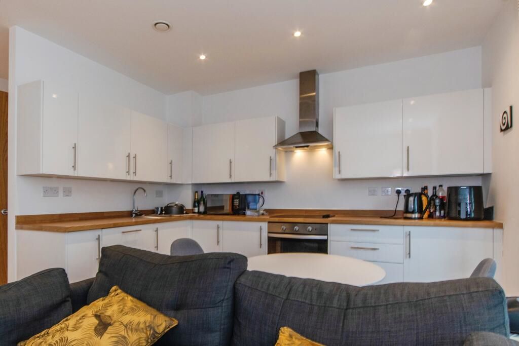 Flat 19 South House, Gillingham Gate Road, Chatham, Kent, ME4 4RS