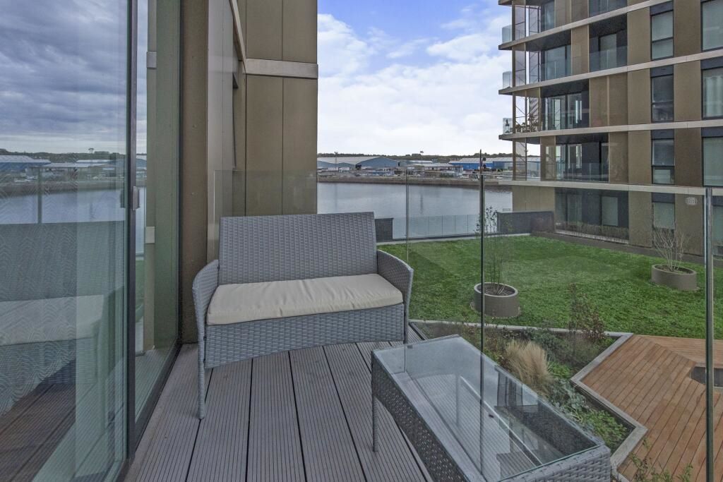 Flat 19 South House, Gillingham Gate Road, Chatham, Kent, ME4 4RS