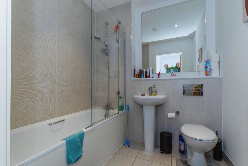 Flat 19 South House, Gillingham Gate Road, Chatham, Kent, ME4 4RS