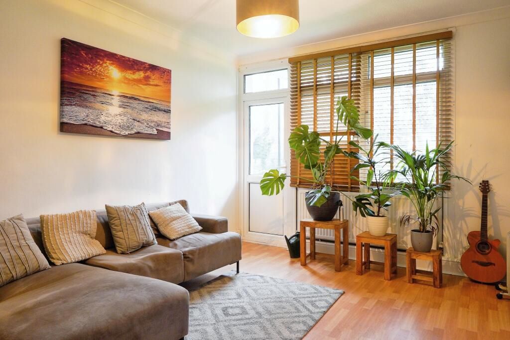 59 Thornton Gardens, London, SW12 0LQ