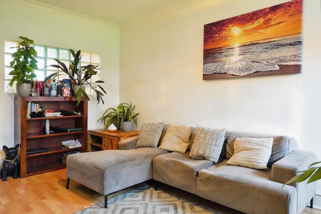 59 Thornton Gardens, London, SW12 0LQ